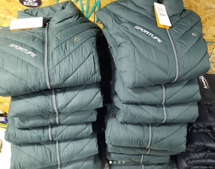 Pedido en volumen de chaquetas corporativas personalizadas