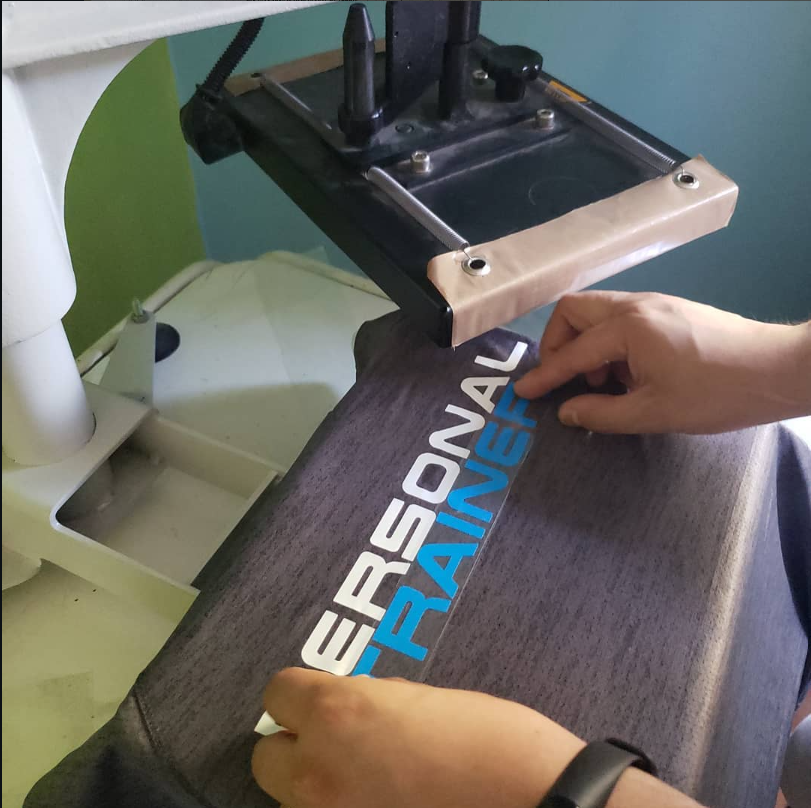 Proceso de estampado textil en el taller de EstanPRO